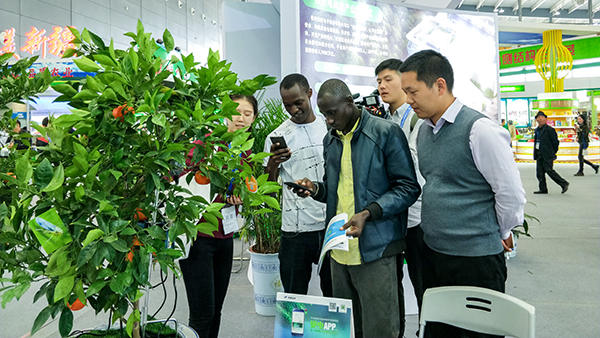 托普云農(nóng)帶來的新型技術(shù)成果，得到了現(xiàn)場不少訪客的關(guān)注與期待。