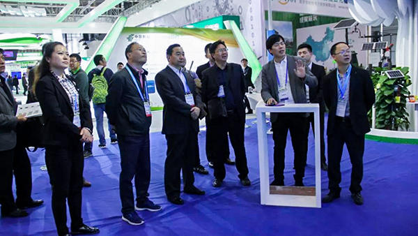 云南省農(nóng)業(yè)農(nóng)村廳李國林副廳長一行深入了解農(nóng)業(yè)大數(shù)據(jù)情況。