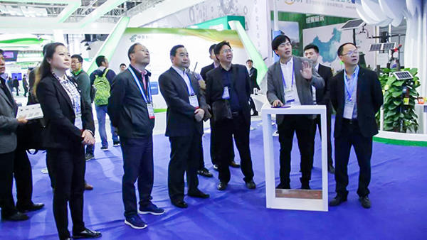 云南省農(nóng)業(yè)農(nóng)村廳李國林副廳長一行深入了解農(nóng)業(yè)大數(shù)據(jù)情況。